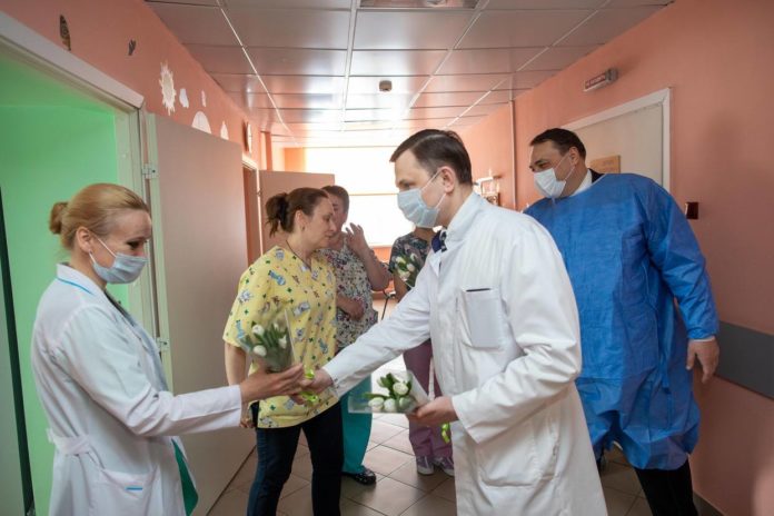 Женщины Большого Подольска получают поздравления в праздник Международный женский день