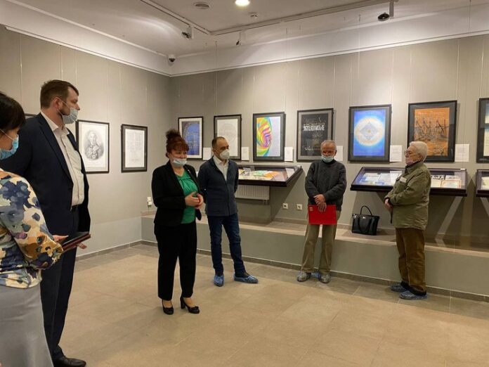 Выставка «Ода «Бог» открылась в музее-усадьбе «Остафьево»-«Русский Парнас» Выставка «Ода «Бог» открылась в музее-усадьбе «Остафьево»-«Русский Парнас»