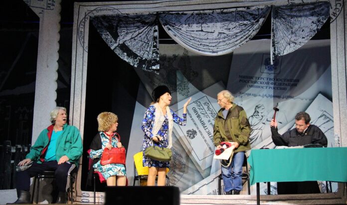 В Культурно-просветительском центре «Дубровицы» прошел спектакль «Соседи»