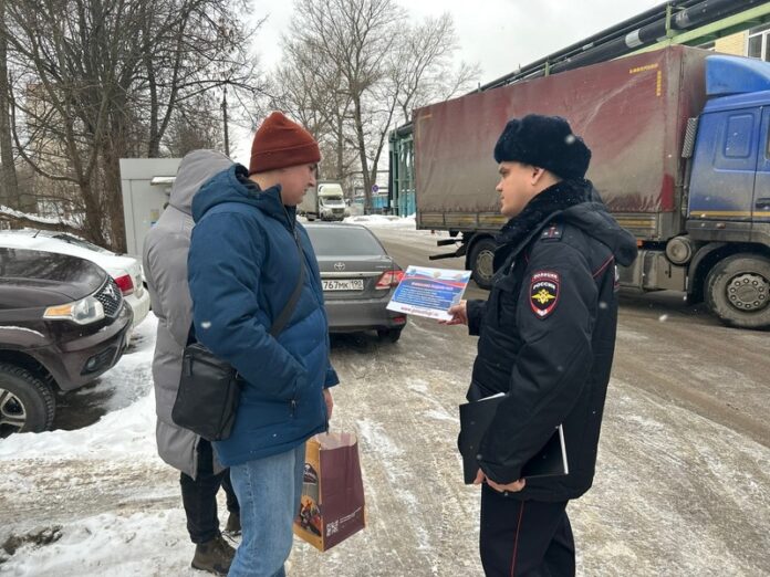 В Подольске сотрудники полиции провели акцию «Госуслуги – быстро, удобно и доступно»