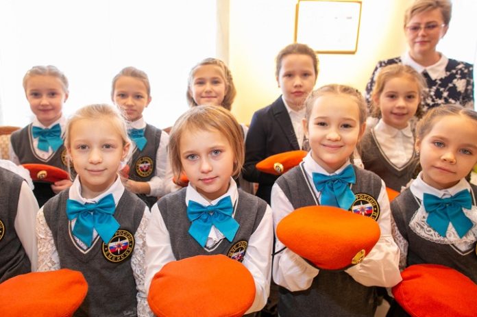 В игре детей глубокий смысл В игре детей глубокий смысл