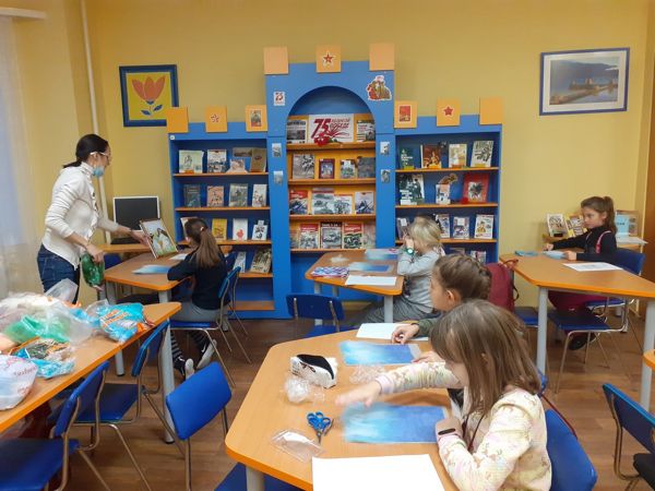 В библиотеке № 11 прошел мастер-класс “Живопись шерстью”