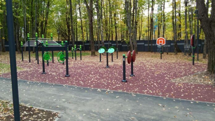 Благоустройство лесопарковой зоны завершили в Подольске Благоустройство лесопарковой зоны завершили в Подольске