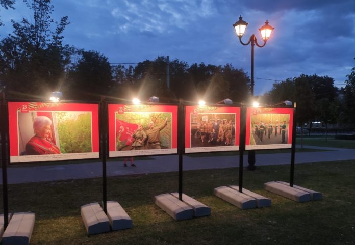 Передвижные фотовыставки, посвященные 75-летию Великой Победы, были установлены на улицах Большого Подольска Передвижные фотовыставки, посвященные 75-летию Великой Победы, были установлены на улицах Большого Подольска