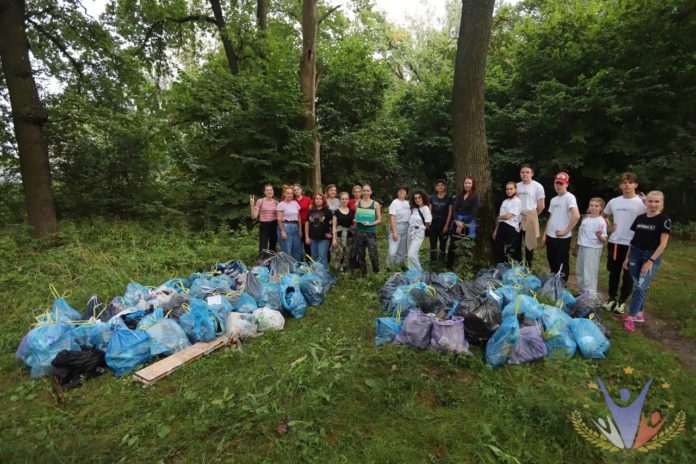 Активисты Подольского союза молодежи приняли участие в эко-акции Активисты Подольского союза молодежи приняли участие в эко-акции