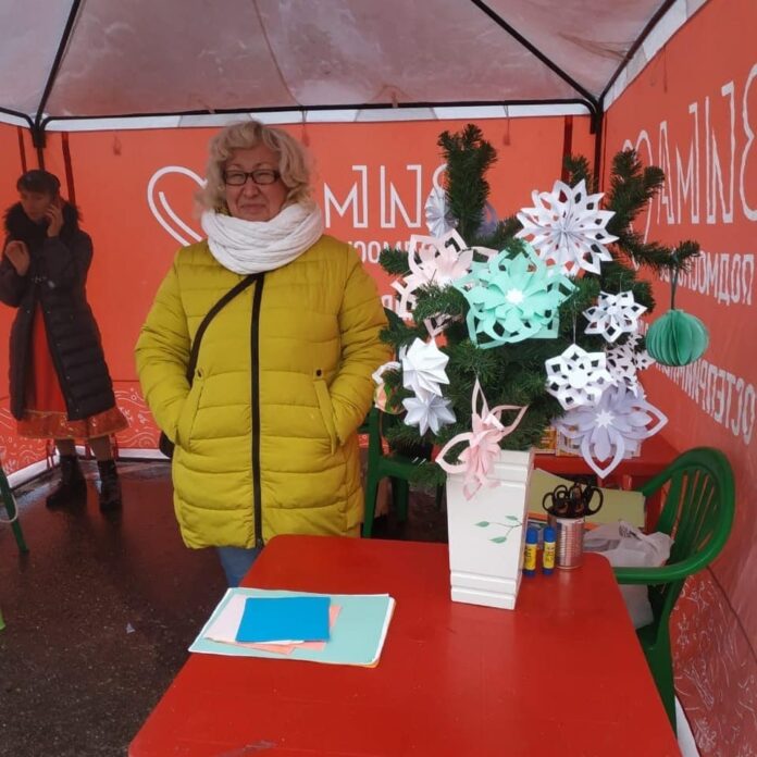 В Климовске на сцене фермерского рынка выступили подольские волонтеры