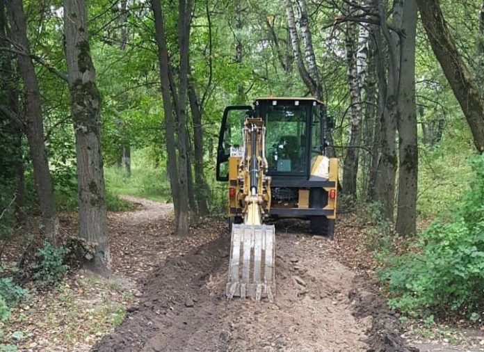 Начались ремонтные работы тротуара в парке «Дубрава» Г.о. Подольск Начались ремонтные работы тротуара в парке «Дубрава» Г.о. Подольск