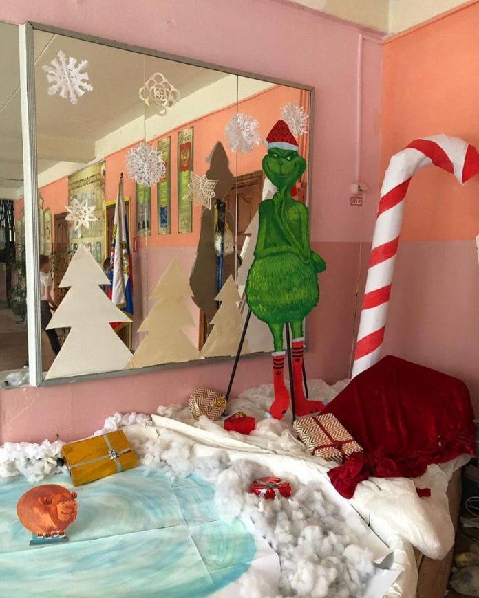 В школе № 1 микрорайона Климовск проходит конкурс новогодних инсталляций В школе № 1 микрорайона Климовск проходит конкурс новогодних инсталляций