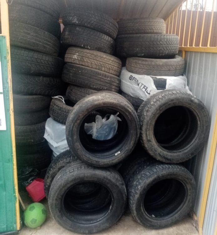 Более 100 старых шин собрали на улицах Кузнечиков