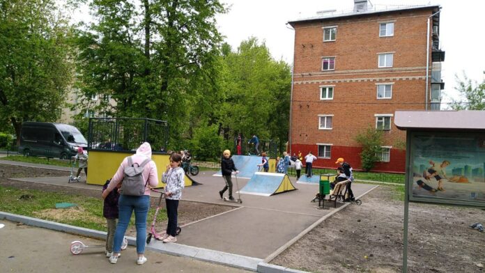 Скейт-площадка открылась в микрорайоне Южный Скейт-площадка открылась в микрорайоне Южный