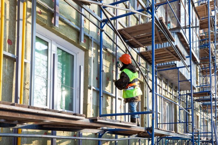 Ход работ по капремонту многоквартирных домов в микрорайонах Климовск и Львовский проконтролировал Дмитрий Жариков Ход работ по капремонту многоквартирных домов в микрорайонах Климовск и Львовский проконтролировал Дмитрий Жариков