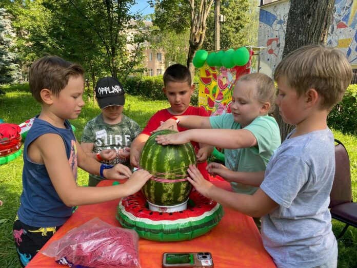 Витаминная вечеринка: в Доме культуры «Металлург» отметили День арбуза Витаминная вечеринка: в Доме культуры «Металлург» отметили День арбуза