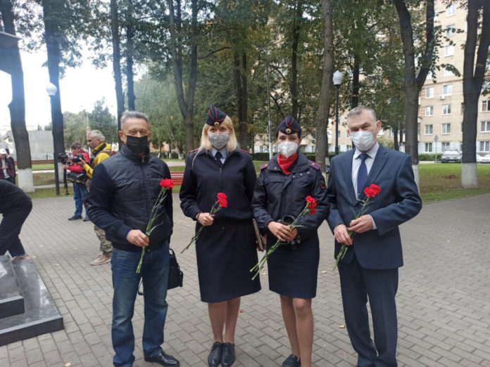 Подольские полицейские и общественники провели акцию «Мы против терроризма!» Подольские полицейские и общественники провели акцию «Мы против терроризма!»