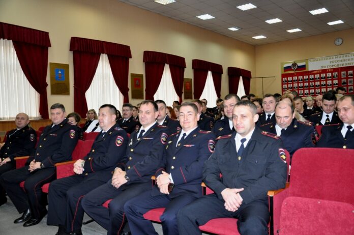 В УМВД России по г.о. Подольск состоялась торжественная церемония по случаю празднования Дня сотрудника... В УМВД России по г.о. Подольск состоялась торжественная церемония по случаю празднования Дня сотрудника...