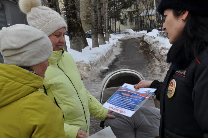 В Подольске сотрудники полиции провели акцию «Госуслуги – комфортная среда» В Подольске сотрудники полиции провели акцию «Госуслуги – комфортная среда»