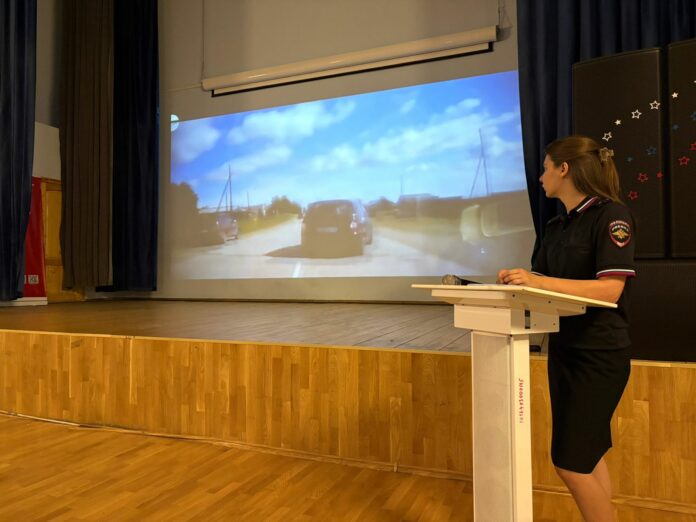 В Подмосковье сотрудники Госавтоинспекции принимают участие в родительских собраниях В Подмосковье сотрудники Госавтоинспекции принимают участие в родительских собраниях