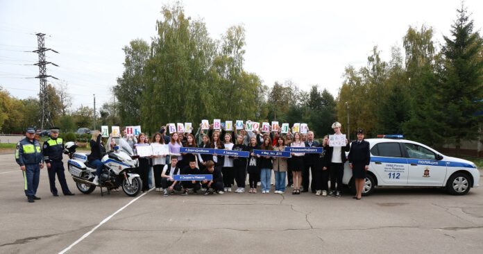 В Подольске студенты присоединились к Неделе безопасности дорожного движения