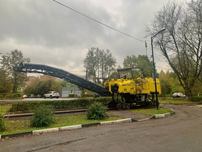 Снова ведутся работы по капитальному ремонту тротуаров вдоль улицы Победы в микрорайоне Климовск Снова ведутся работы по капитальному ремонту тротуаров вдоль улицы Победы в микрорайоне Климовск