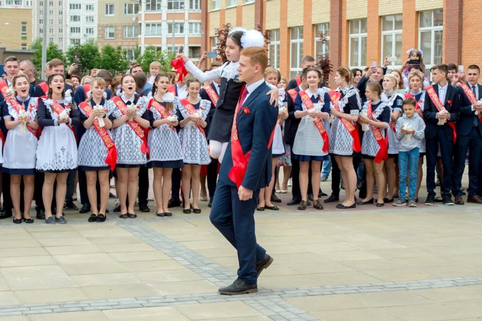 Николай Пестов: «Последний звонок устремлен в будущее!»