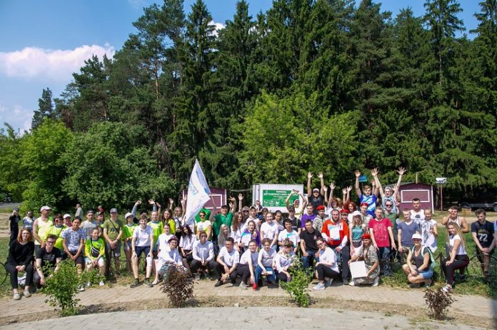 Более 200 кг мусора собрали в лесопарке «Елочки» в рамах акции «Чистое Подмосковье»