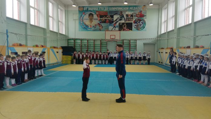 Смотр строя и песни среди учащихся начальной школы состоялся в Лицее № 23 в...