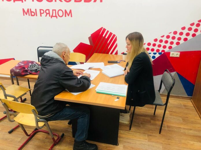 В микрорайонах Подольска проходят выездные встречи с жителями В микрорайонах Подольска проходят выездные встречи с жителями