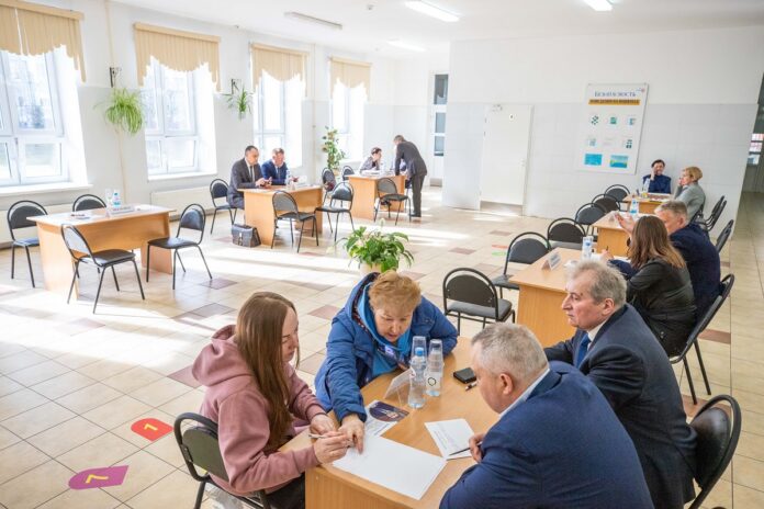 В мкр. Кузнечики прошла встреча с жителями в формате «выездной администрации» В мкр. Кузнечики прошла встреча с жителями в формате «выездной администрации»