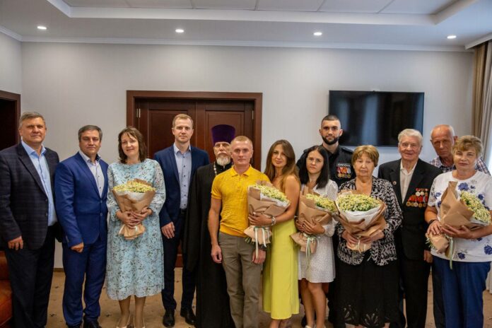 Подольские семьи наградили в честь Дня семьи, любви и верности 