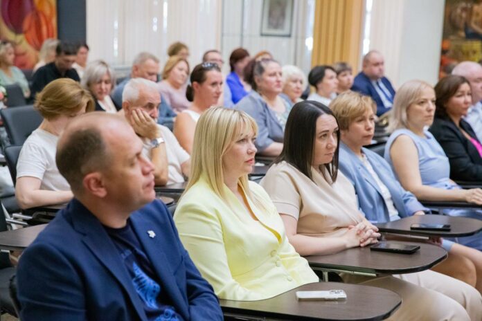 В Подольске врачам вручили муниципальные награды за вклад в борьбу с коронавирусной инфекцией  В Подольске врачам вручили муниципальные награды за вклад в борьбу с коронавирусной инфекцией