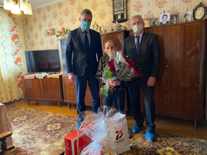 Участник Великой Отечественной войны Василий Александрович Лаухин принимал поздравления с 95-летием 11 февраля Участник Великой Отечественной войны Василий Александрович Лаухин принимал поздравления с 95-летием 11 февраля