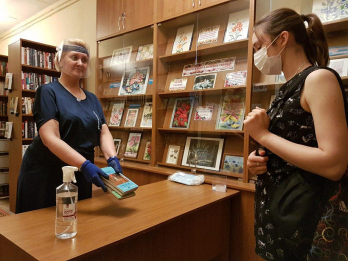 К сведению подольчан: в ближайшие выходные в Подмосковье откроются почти 100 летних читальных залов