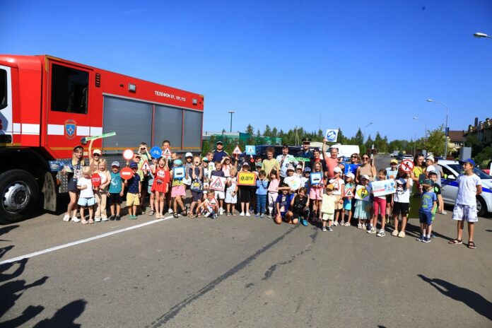 Автоинспекторы Подмосковья организовали масштабное мероприятие в сельской местности Автоинспекторы Подмосковья организовали масштабное мероприятие в сельской местности