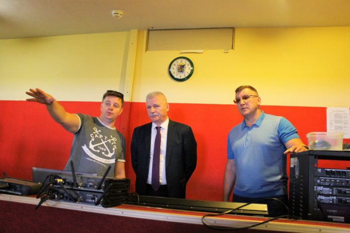 Депутат Мособлдумы, выполняя наказы избирателей помог с приобретением аппаратуры для Дворца Молодёжи