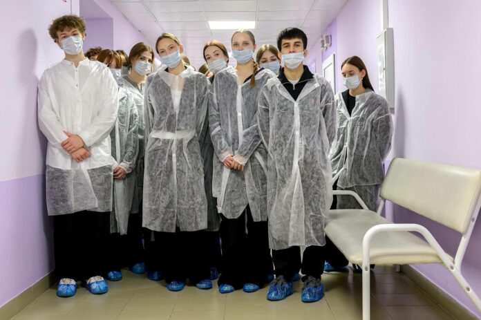 В Подольске старшеклассники знакомятся с медициной благодаря программе губернатора В Подольске старшеклассники знакомятся с медициной благодаря программе губернатора
