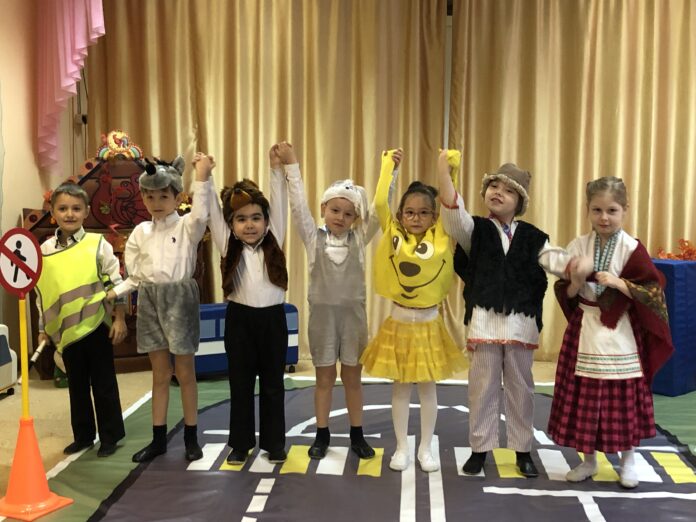 Тематическое мероприятие для воспитанников подготовительных групп провели подольские автоинспекторы совместно с педагогами в мкр.... Тематическое мероприятие для воспитанников подготовительных групп провели подольские автоинспекторы совместно с педагогами в мкр....