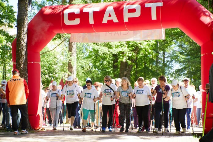 Подольчане-марафонцы преодолели скандинавской ходьбой 2 км вместе с жителями 46 округов Московской области Подольчане-марафонцы преодолели скандинавской ходьбой 2 км вместе с жителями 46 округов Московской области