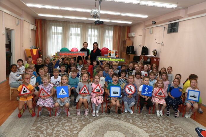 Сотрудники Госавтоинспекции провели урок безопасности в детском саду Сотрудники Госавтоинспекции провели урок безопасности в детском саду