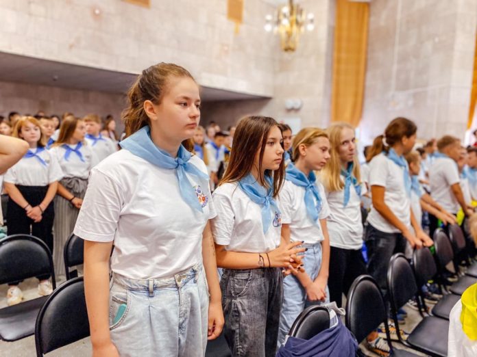 В подольском лагере «Мечта» отметили день Государственного флага Российской Федерации