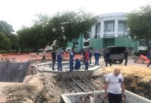 Продолжаются работы по обустройству фонтана в Климовске