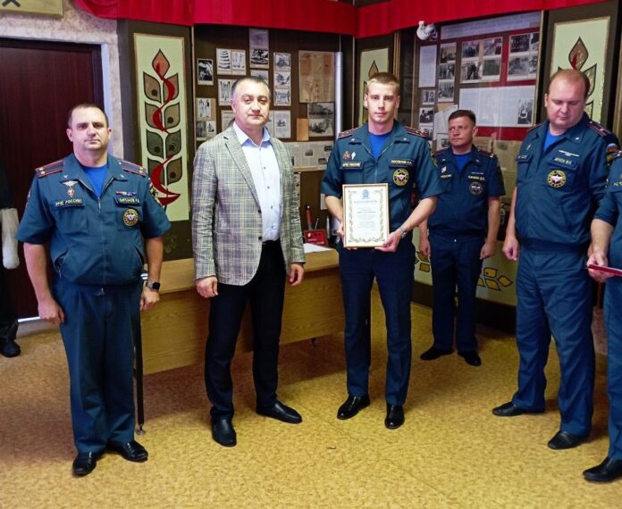 В Большом Подольске наградили сотрудников пожарно-спасательных подразделений В Большом Подольске наградили сотрудников пожарно-спасательных подразделений