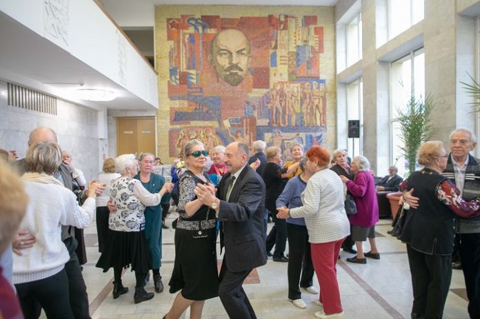 Пусть будет теплой осень жизни Пусть будет теплой осень жизни