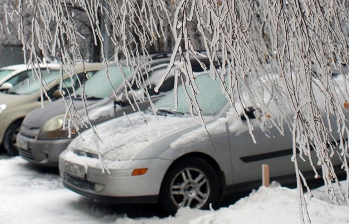 Из-за ледяного дождя водителей призвали по возможности отказаться от поездок на личных авто 25...