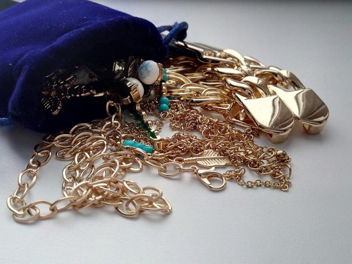 Кражу ювелирных изделий раскрыли сотрудники полиции в Городском округе Подольск Кражу ювелирных изделий раскрыли сотрудники полиции в Городском округе Подольск