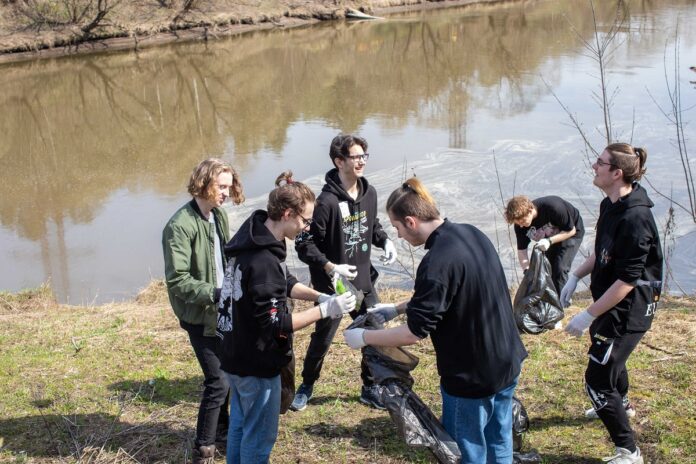 Городская акция «Чистая река» проходит в Подольске Городская акция «Чистая река» проходит в Подольске
