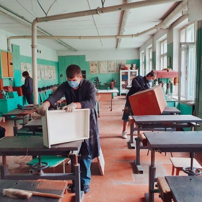 Завершилась очередная неделя работы школьных трудовых бригад