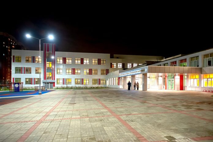 Финальные отделочные работы ведутся в пристройке к зданию школы № 13 в микрорайоне Кутузово Финальные отделочные работы ведутся в пристройке к зданию школы № 13 в микрорайоне Кутузово