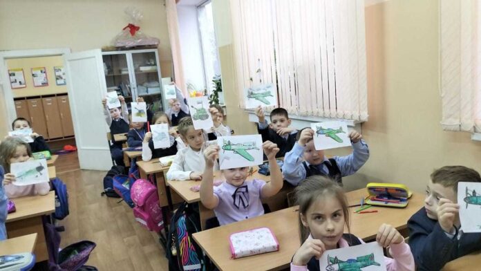 Память героев-панфиловцев почтили в климовской школе № 5 Память героев-панфиловцев почтили в климовской школе № 5