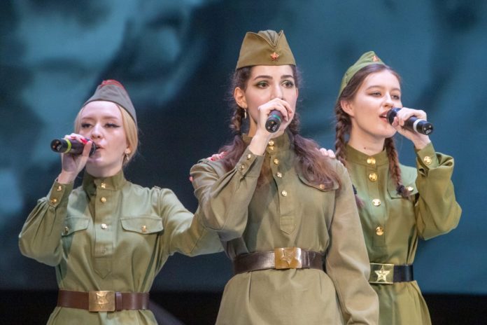 Концерт «Песни войны и Победы» состоялся в ДК «Октябрь» 12 мая Концерт «Песни войны и Победы» состоялся в ДК «Октябрь» 12 мая
