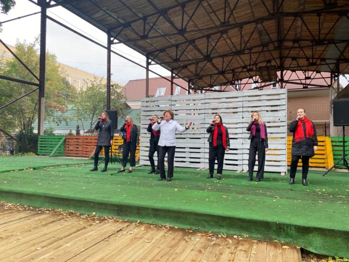 В округе прошел концерт в Нескучном парке В округе прошел концерт в Нескучном парке