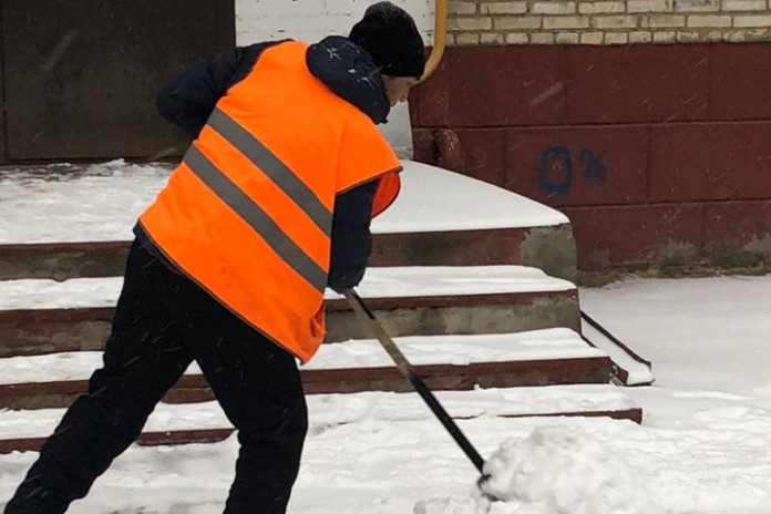 В Большом Подольске активно проводят работы по уборке снега